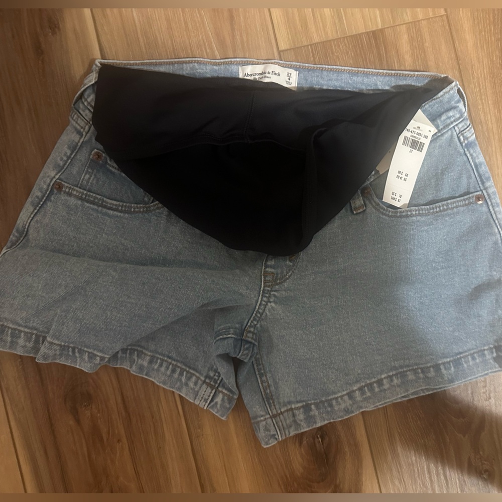 Maternity Abercrombie & Fitch Jean shorts size 27 BNWT